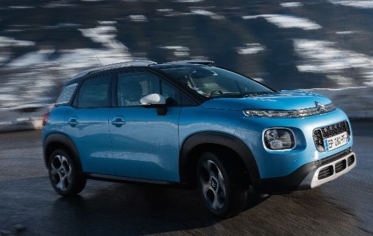 Kleine SUV verzichten heute meistens auf Allradantrieb: zu schwer, zu teuer, zu viel Verbrauch. Neu ist, dass es eine Altarnative gibt: Citroën bietet den C3 Aircross mit hochgerüsteter Vorderachse an. Wie funktioniert die Grip Control auf Schneefahrbahn? Wir haben es ausprobiert. - Allrad für die  Vorderachse