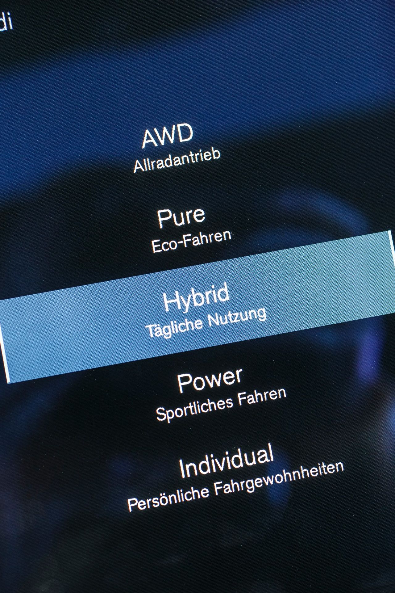 Der Fahrmodus wird am Touchscreen gewählt.