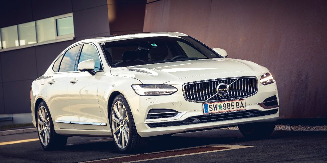 TEST: VOLVO S90 T8 AWD TWIN ENGINE