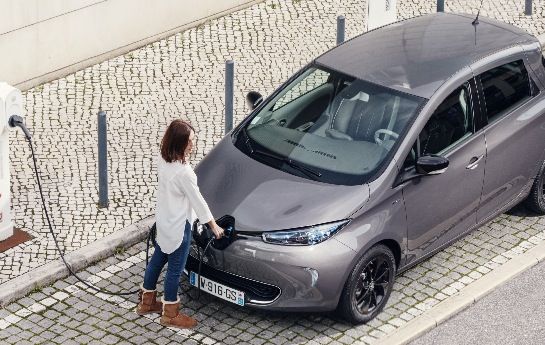 Er ist das meistverkaufte Elektroauto in Österreich und Europa: Jetzt spendiert Renault dem ZOE einen neuen Motor mit mehr Leistung. - Die Nummer eins beschleunigt