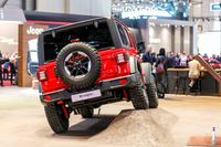 Der neue Wrangler feiert in Genf Europapremiere, nach Österreich kommt er im vieren Quartal 2018. Der Klassiker verbessert sich beim Komfort, bleibt aber – da brauchen die Hardcore-Fans keine Angst haben – im Wesentlichen ein Gelände-Arbeitstier.