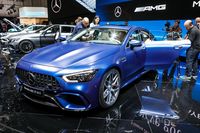 Angriff auf Panamera und A7: Der neue Mercedes-AMG GT 4-Türer ist optisch ein Mix aus S 63 Coupé und CLS, technisch tendiert er aber stärker ins Sportwagensegment.  Die Topversion hat 639 PS und 900 Newtonmeter, das reicht für 315 km/h. Start im Sommer.