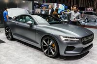 Volvo entwickelt seinen Haustuner Polestar zur Elektromarke: Ab März können Kunden das erste Modell, ein wunderschönes Coupé, vorbestellen. Für 2500 Euro Anzahlung sichert sich der Käufern ein Platz auf der Warteliste – wichtig, denn das Interesse am Polestar 1 ist enorm. 600 PS starker Hybridantrieb, Auslieferung ab Ende 2019. Bis dahin sollte man dann rund 150.000 Euro beisammen haben.