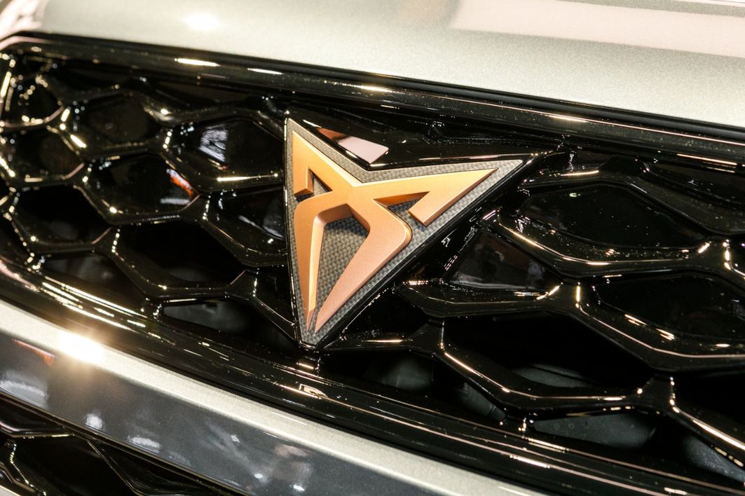 Das coole Cupra Logo – es setzt sich aus zwei verschränkten C zusammen – ersetzt am gesamten Auto die Seat-Embleme. Ab Herbst gibt es den Cupra Ateca in Österreich.