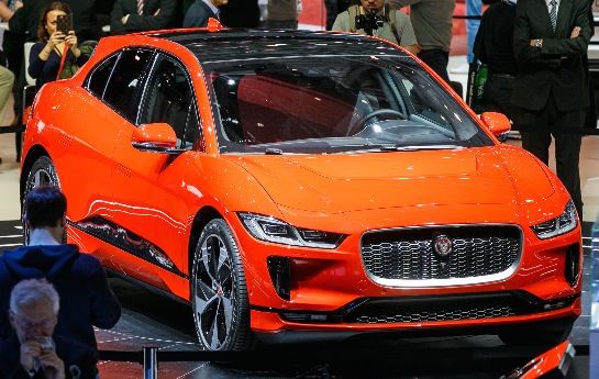 Das erste Oberklasse-Elektroauto eines großen Herstellers: Mit dem I-PACE überholt Jaguar die großen Drei aus Deutschland. Neben Audi, Mercedes und BMW dürfte auch Tesla erst mal alt aussehen. Der erste Check. - Wir haben einen  Führenden