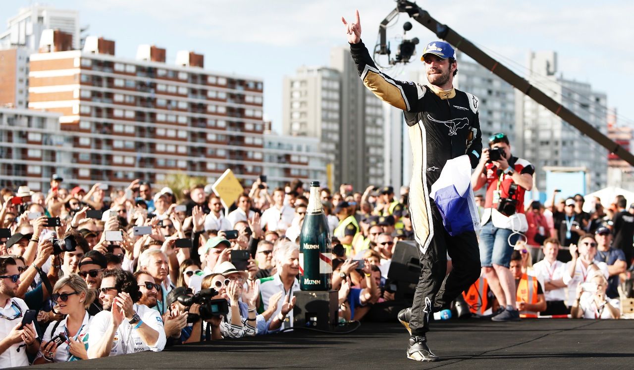 Vergne ist akribisch, genau, fleißig, pedantisch – und erfolgreich. Im Team werden schon Vergleiche mit Michael Schumacher und dessen Arbeitsweise gezogen.