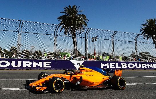 McLaren ist der schwankende Riese der Formel 1. Mit Renault-Motoren will man nun aus der Krise fahren, doch bei Tests gab es nur Pleiten, Pech und Pannen. Dabei braucht das Team Erfolge so dringend wie nie zuvor. - Zeit für die Auferstehung