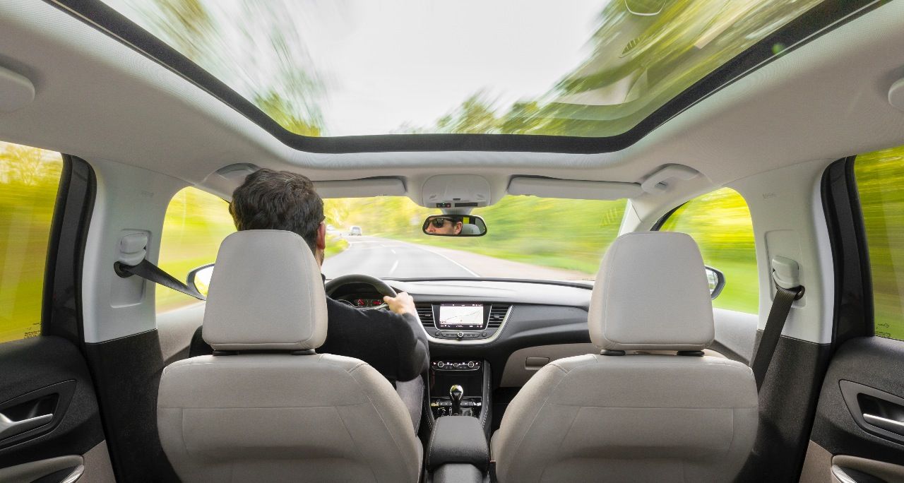 Opel graniert das neue Ultimate-Level nicht mit Spielereien, sondern mit sinnvollen Features: Serienmäßig sind zum Beispiel das Navigationssystem mit 8-Zoll-Screen, das automatische Einparksystem mit toller 360-Grad-Kamera, die AGR-Premiumsitze (Aktion Gesunder Rücken), das Denon-Premium-Sounsdystem…