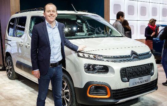 Während die klassischen Vans aus der Mode kommen, werden die kastenförmigen Pragmatiker aufgewertet. Mit dem neuen Berlingo will Citroën das quadratisch-praktisch-gut-Konzept auf ein neues Level heben: Bei der ersten Sitzprobe überrascht der Neue mit fröhlichem Design, edler Technik und eine zusätzliche Langversion. - Der rollende Hobbyraum