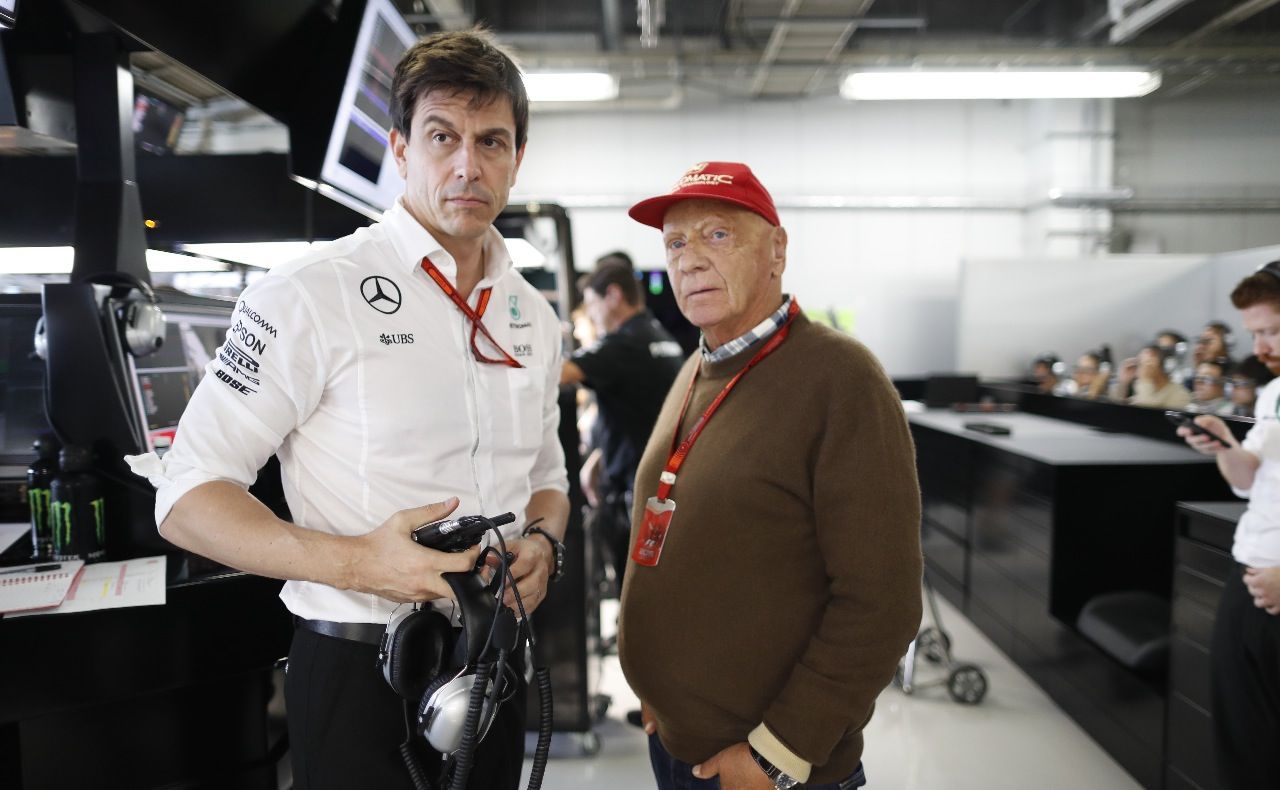 Prüfen gerade die Vorschläge: Toto Wolff und Niki Lauda.