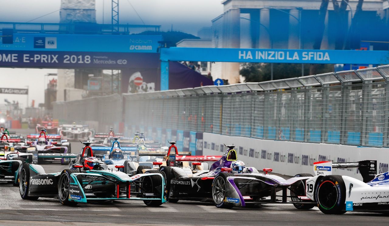 Knappe Kämpfe – und auch unsanfte Berührungen – beim E-Prix in Rom.