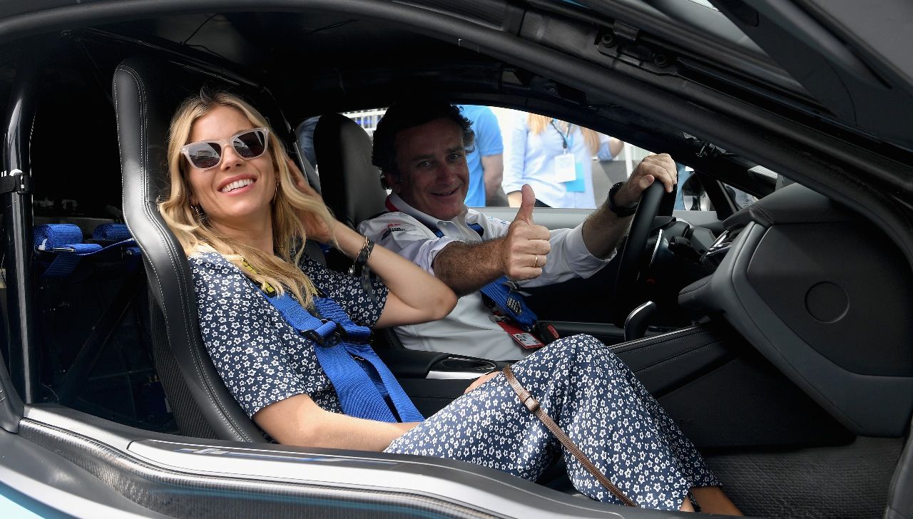 Jede Menge Prominenz schaute in der Boxengasse vorbei, hier Sienna Miller mit Rennserien-Boss Alejandro Agag.