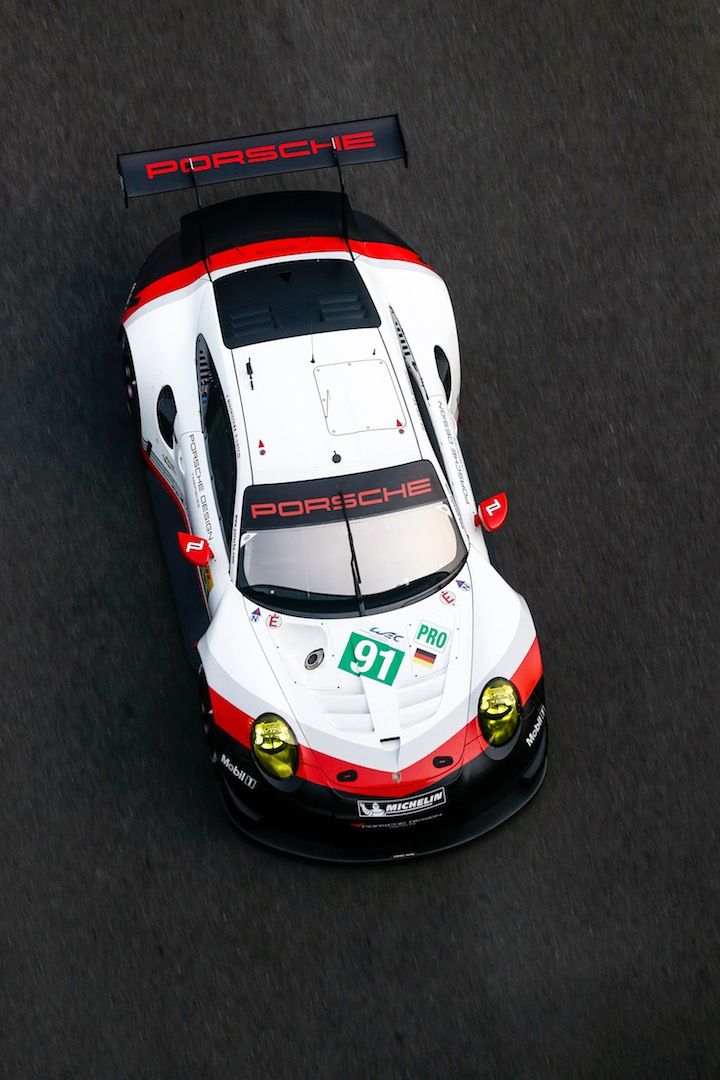 Der Lietz-Dienstwagen: Porsche 911 RSR. Boxer-Heck-Mittelmotor mit rund 510 PS. Gewicht rund 1250 Kilogramm.