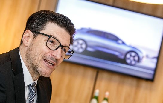 Der neue Geschäftsführer von Jaguar Land Rover Austria über die aktuellen Entwicklungen: Elektrischer Jaguar und Hybrid-Range-Rover starten sehr stark, aber auch am Diesel „führt kein Weg vorbei“. Jaguar wandelt sich dank einem Grazer. - Elektro und Hybrid stark. Diesel  bleibt.