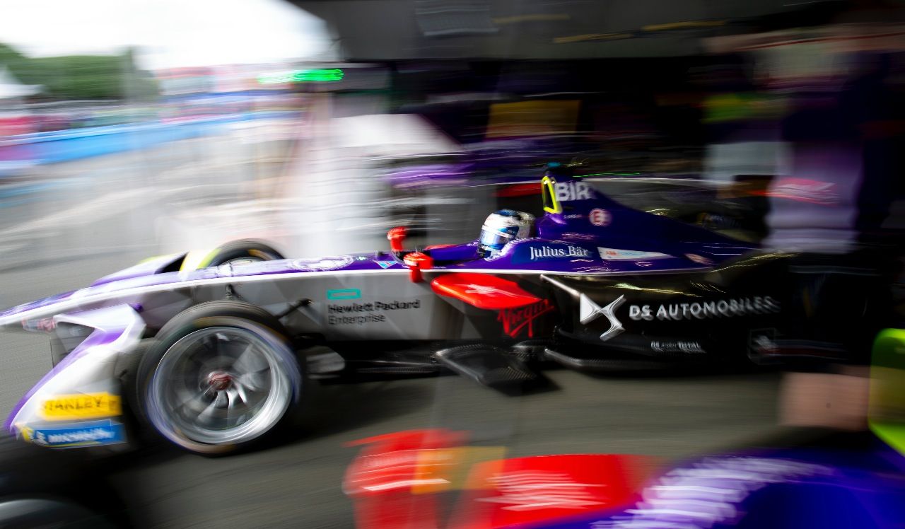 DS-Pilot Sam Bird, früher in der Formel 1 Testfahrer bei Mercedes GP, war einer der ersten Piloten, die sich für die Formel E entschieden haben. Er hat schon sechs Rennen gewonnen. So nebenbei ist er auch noch WEC-Weltmeister.