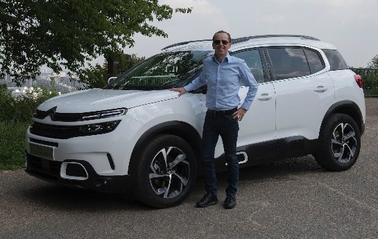 Mit neuer Technik belebt Citroën alte Stärken: Im C5 Aircross kuschelt man sich in Sofasitze und schwebt über Querrillen. Auch das Styling erfreut mit Details, die es anderswo nicht gibt. Anfang 2019 kommt das Kompakt-SUV nach Österreich, motorprofis.at konnte eine erste Testrunde drehen. - Jetzt wird es  richtig gemütlich