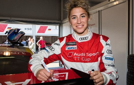 Rahel Frey gastiert mit dem ADAC GT Masters in Spielberg. Zwei Rennen hat die Schweizerin schon gewonnen. - Europas höchst dekorierte  Pilotin