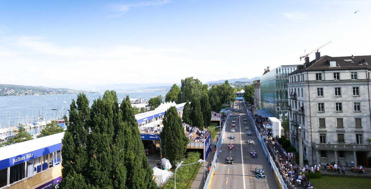 Racing mitten in der Stadt birgt auch Platzprobleme: Über 100.000 Fans am Zürichsee, aber nur etwas mehr als ein Zehntel konnte das Rennen live sehen.