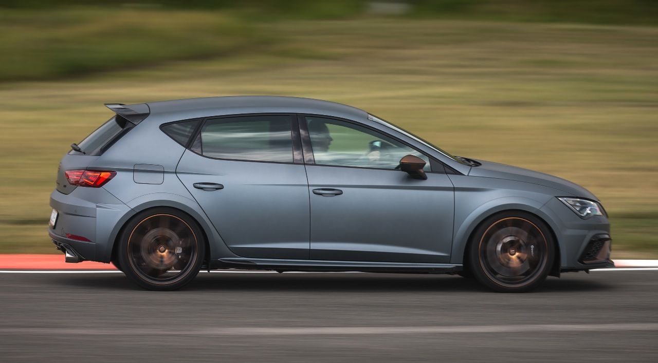 Beim Tracktest war die Traktion für einen Frontriebler sensationell. In engen Kehren kann man den Cupra R etwas rutschen lassen.