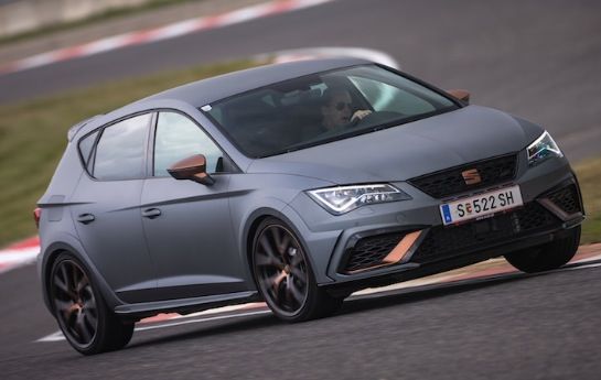 Beim Test auf der Rennstrecke zeigt der bisher stärkste Cupra, dass er ein echter Leistungssportler ist. Im Alltag stellt er sich trotzdem nicht ungeschickt an. - Sport ist kein Hobby