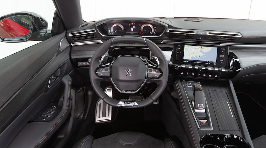Ein so spektakuläres Cockpit wie im 508 findet man sonst nicht. Peugeot macht derzeit die besten Innenräume.