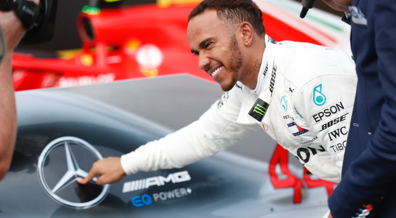 Hamilton bleibt dem Stern treu - seit 2007 hatte er nie einen anderen Antrieb im Berufs-Alltag.