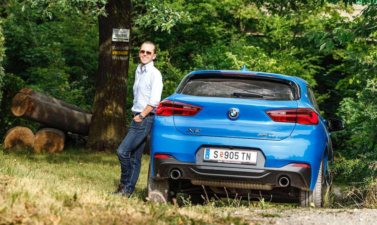 Fazit des Testers: Ein starker Charakter, der X2 ist das Gegenteil von Durchschnitt. Das Design ist spannender und die Abstimmung sportlicher als bei den meisten SUV-Konkurrenten. Extravaganzen, die man mögen – und sich sich leisten können – muss.