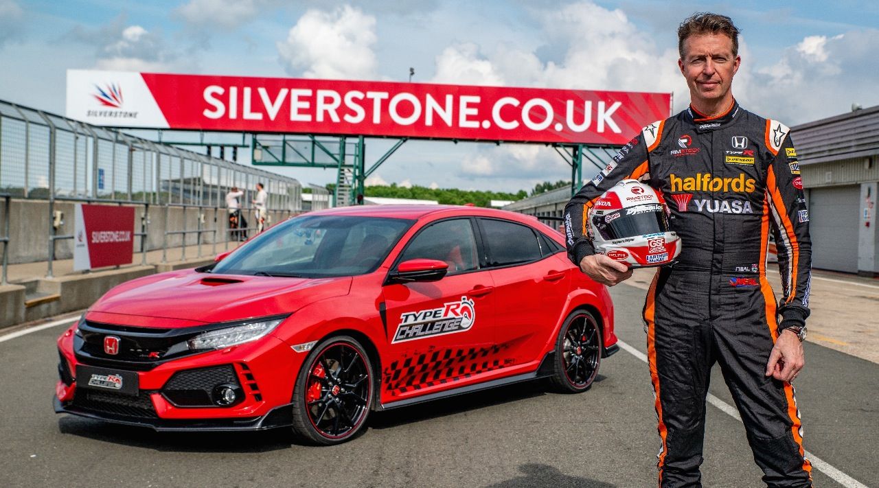 Legende des Tourenwagensports: der dreimalige British Touring Car Championship-Sieger Matt Neal fährt in der in der laufenden BTCC 2018 einen Honda Civic Type R.