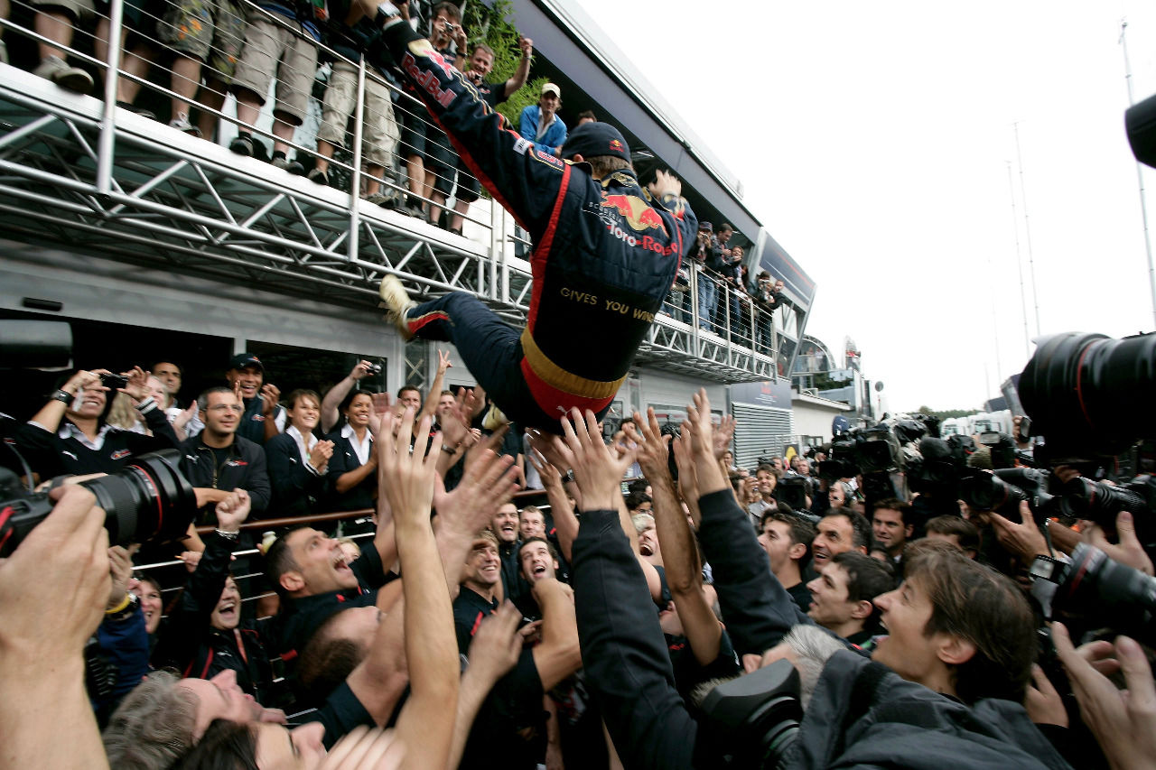 Eine Sternstunde für die ganze Formel 1: Vettel siegt 2008 im austro-italienischen Underdog-Team Toro Rosso.