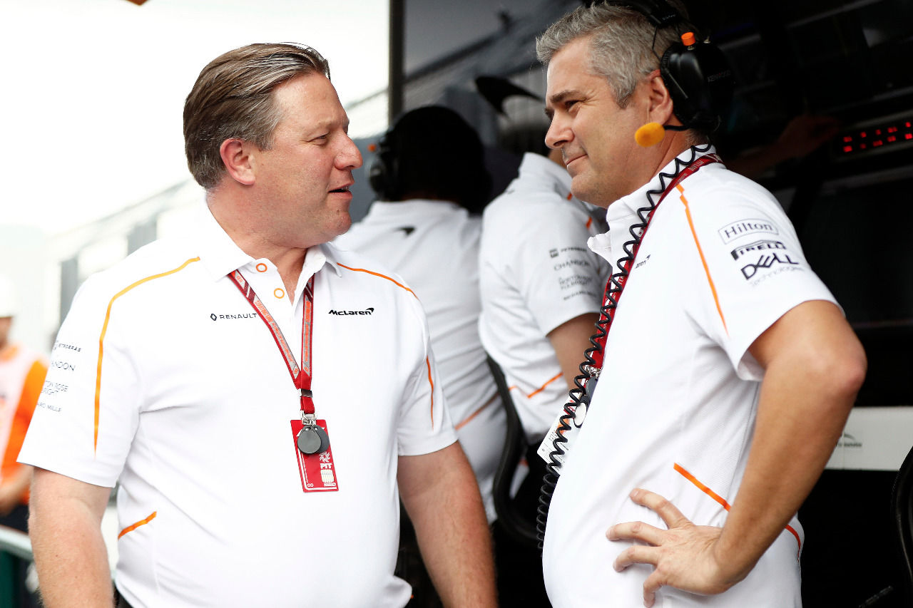 McLaren-Bosse Zak Brown (link) hält eine Top-Aktie.