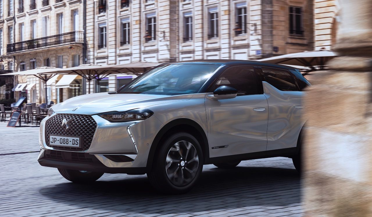 Neben Benzin- und Dieselmotoren ist bereits ab dem ersten Jahr auch die vollelektrische Variante e-DS 3 Crossback mit 136 PS verfügbar.
