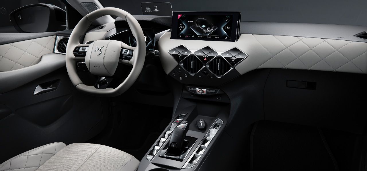 DS will den Stil der französischen Luxusmarken aus Bereichen wie Mode, Lederwaren oder Uhren in die Autobranche integrieren – und dafür unterhält man zum Beispiel mit Chanel tatsächlich einen regen Know-How-Austausch.
