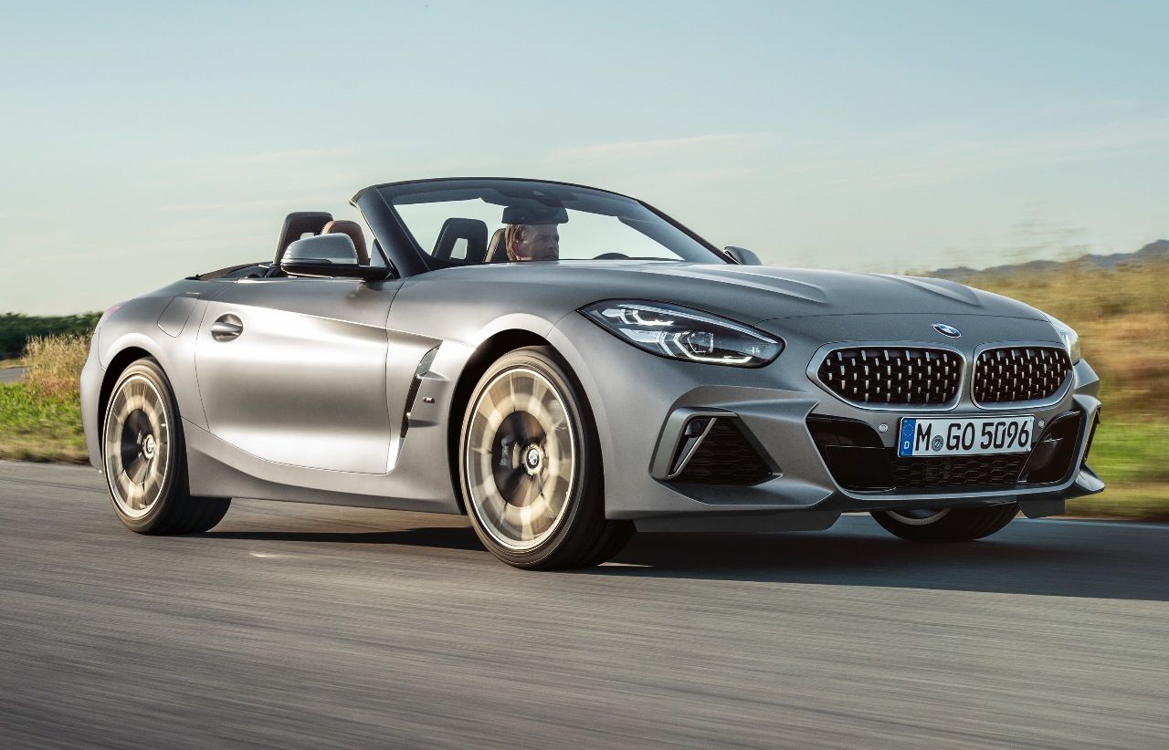 Beim neuen BMW Z4 setzt BMW auf klassisches Stoffverdeck und sportliche Werte: Achslastverteilung 50:50, Gewicht vollgetankt 1480 Kilo. Das Topmodell M40i mit 340 PS soll den Spurt auf 100 km/h in 4,6 Sekunden schaffen.