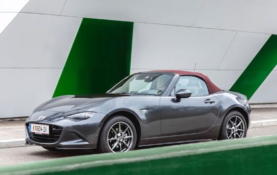 Es ist schöne Tradition geworden: Regelmäßig gestaltet Mazda eine besonders stilvolle Sonderedition seines Fahrspaßkönigs. Auch den „Takumi“ machen ausgesuchte Stoff- und Ledersorten zur Rarität. Zudem gibt es in diesem Herbst technische Neuigkeiten. - Gehobene Unterhaltung