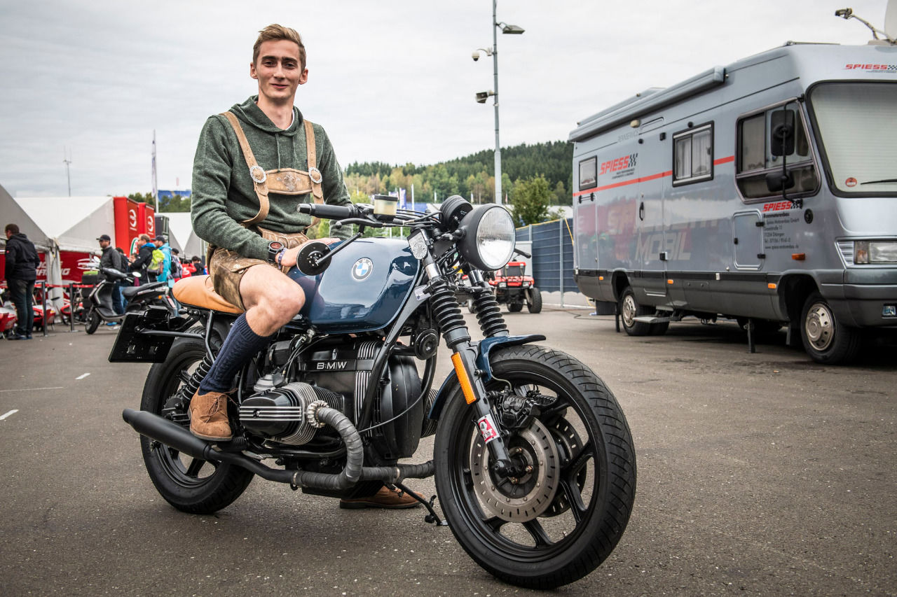 Habsburg auf seinem Motorrad, mit dem er nach Mariazell fuhr.