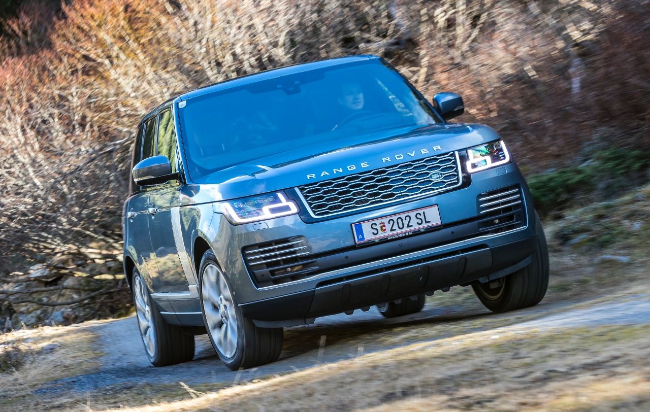 Im EV-Modus ist der Range Range Rover reines Elektroauto – solange man cruist und mit dem Verkehr mitschwimmt.