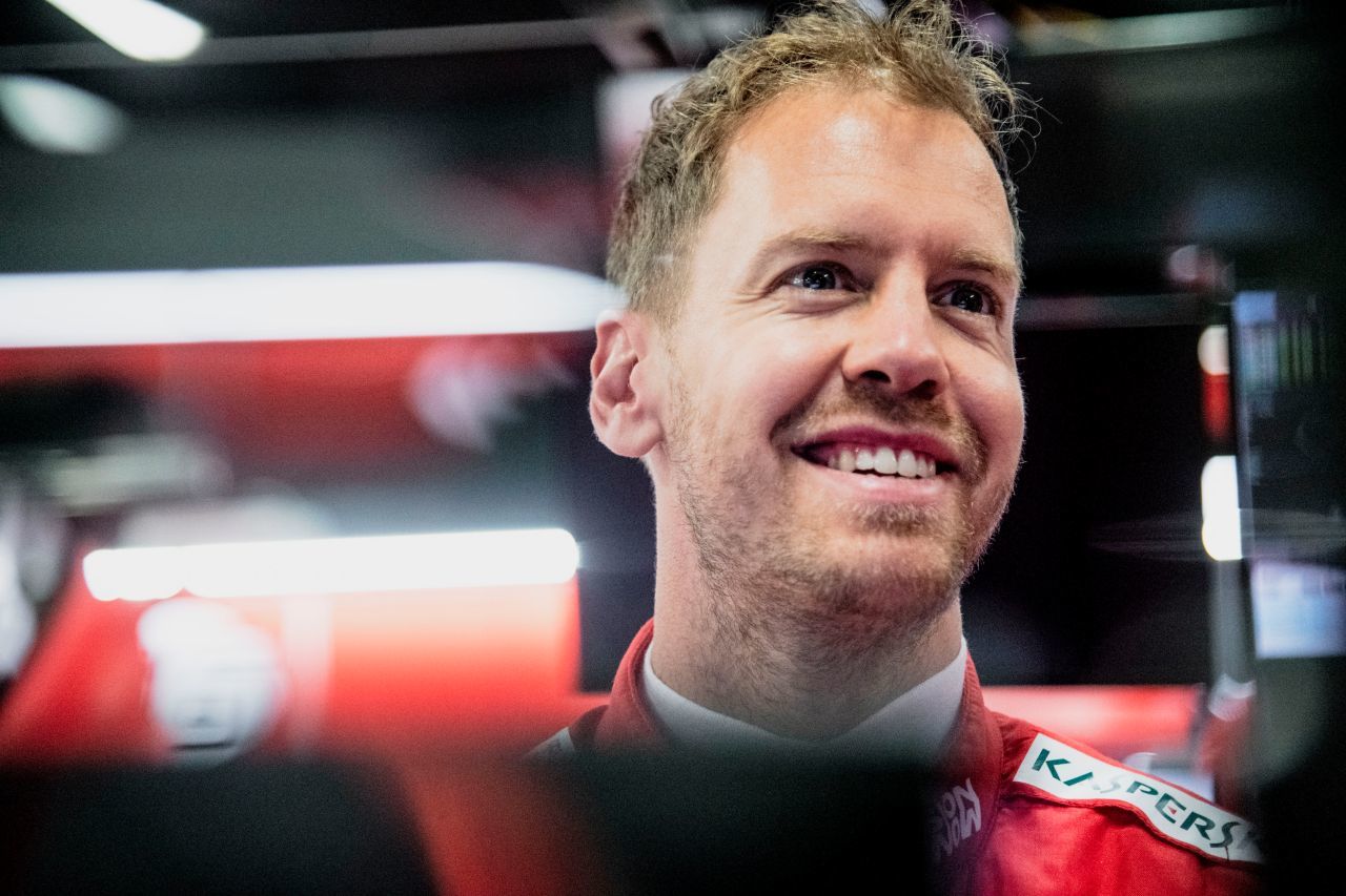 Sebastian Vettel. Der Deutsche ist aus zweierlei Gründen ihr Lieblings-Rennfahrer. Zum einen, weil er als Junior jemanden ähnlich sah - und zum anderen, weil er sympathisch wirkt.