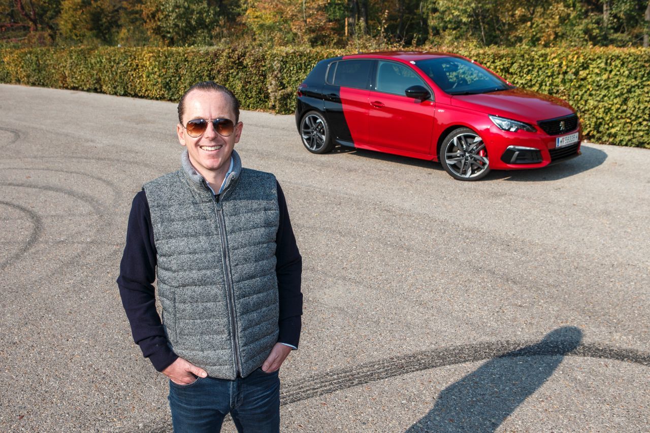 Frech, geradezu schelmisch, ist der leicht 308 GTi abgestimmt. Peugeot Sport hat sich von der eigenen Historie inspirieren lassen.