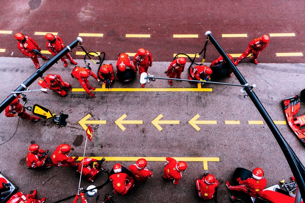 Die Richtungspfeile bei Ferrari werden wieder einmal neu gezeichnet.