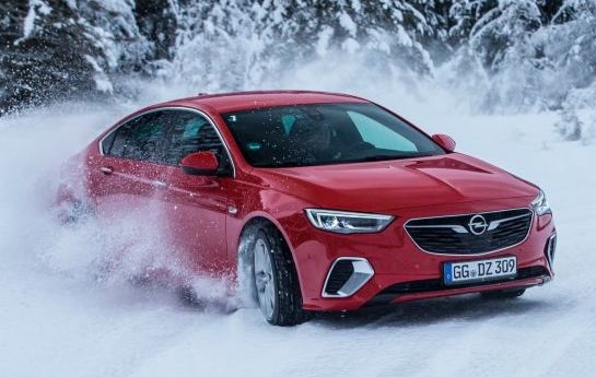 Beschleunigte Forschungsarbeit am österreichischen Kältepol: Im Thomatal steht die Allrad-Kompetenz des Opel Insignia auf dem Prüfstand. - Versierter Eistänzer