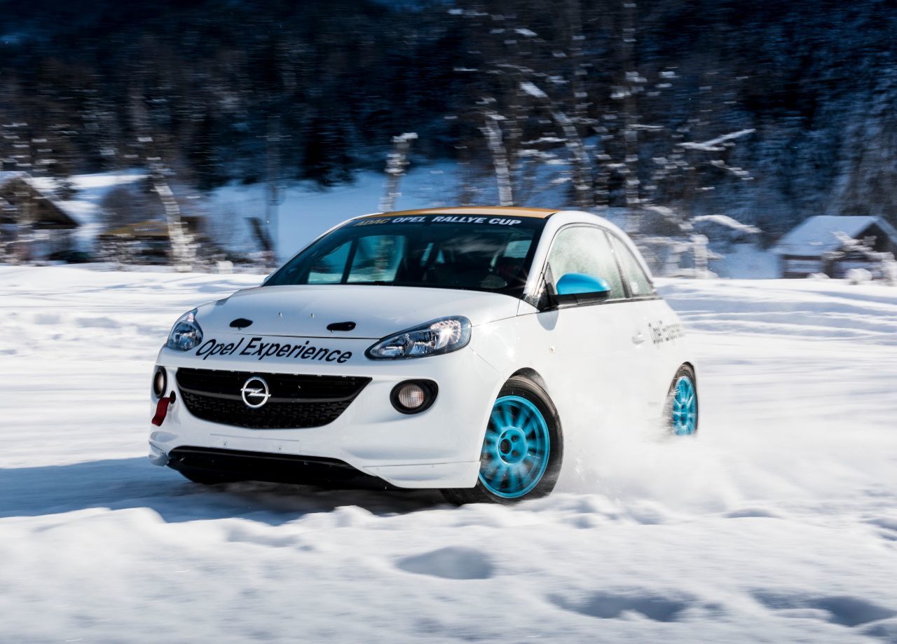 Erfrischend und bewegungstechnisch auffrischend: Vergleichsfahrt im Rallye-Adam - ohne ABS und ESP.