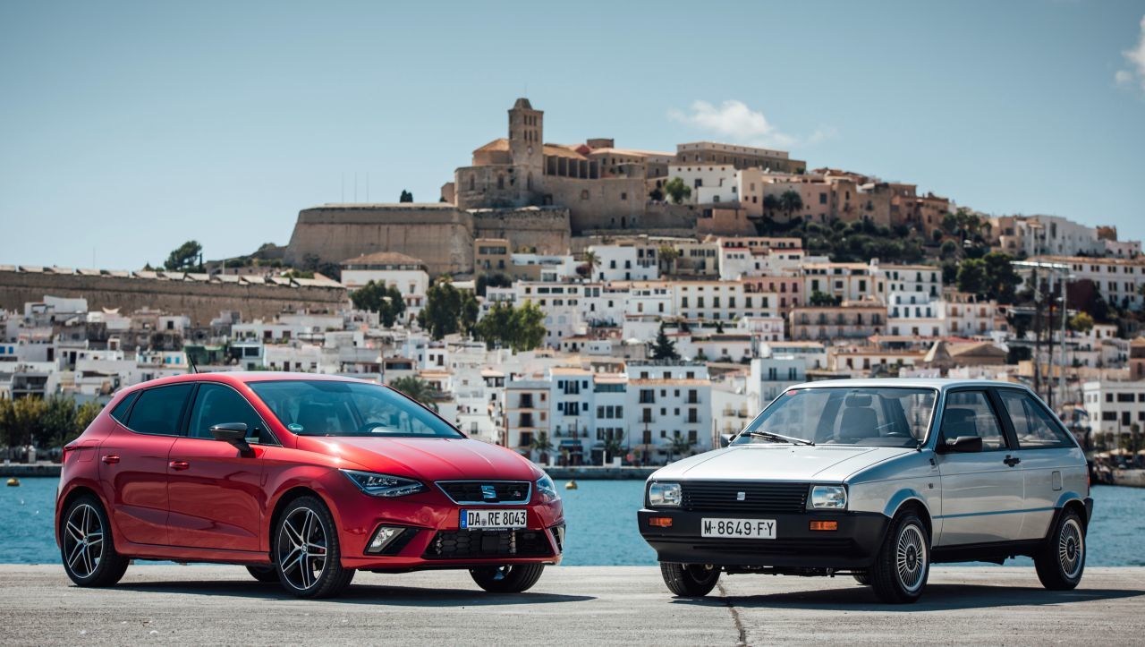 Demokratische und sinnvolle Entwicklung seit 1984: Autos wie der Seat Ibiza haben heute Reisekomfort fast wie die Großen, verbrauchen nur noch die Hälfte und kosten in Relation zum Durchschnittsverdienst viel weniger als früher.