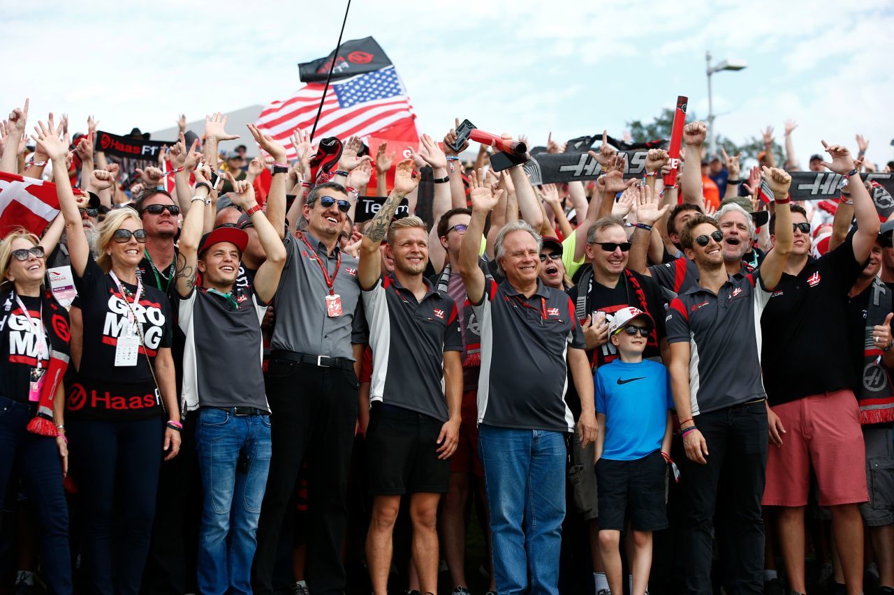 Bring your Family: Gene Haas, Günther Steiner & Fans.