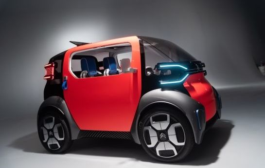 Damit das Auto auch in den Metropolen eine Zukunft hat, muss es neu gedacht werden: radikal auf das Wesentliche reduziert und cool gestylt, zeigt dieser Citroën einen konkreten Weg. - Sitzprobe im  Stadtauto  der Zukunft