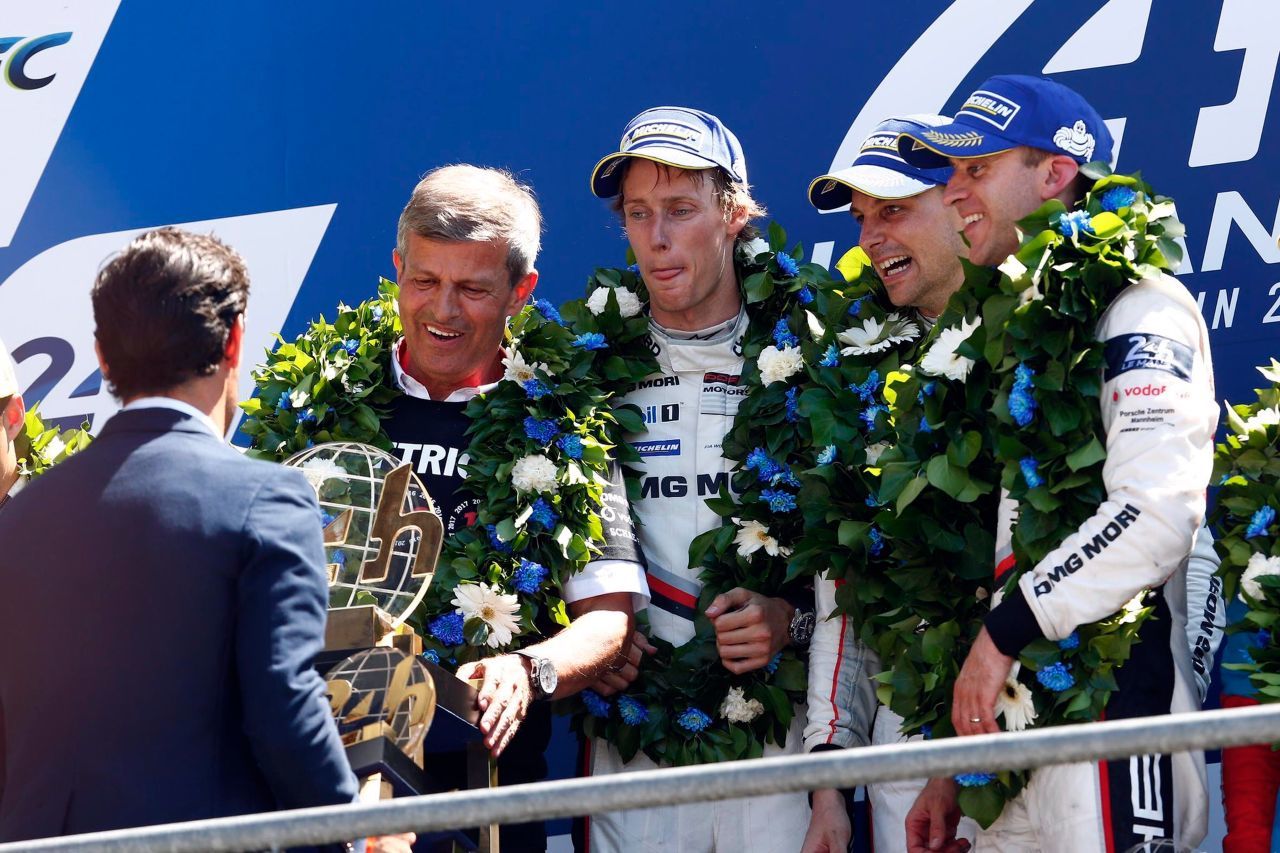 Sieger: In Le Mans konnte er als Leiter des LMP1-Programmes seine letzten drei Rennen gewinnen. Hier mit Hartley, Bamber & Bernhard.