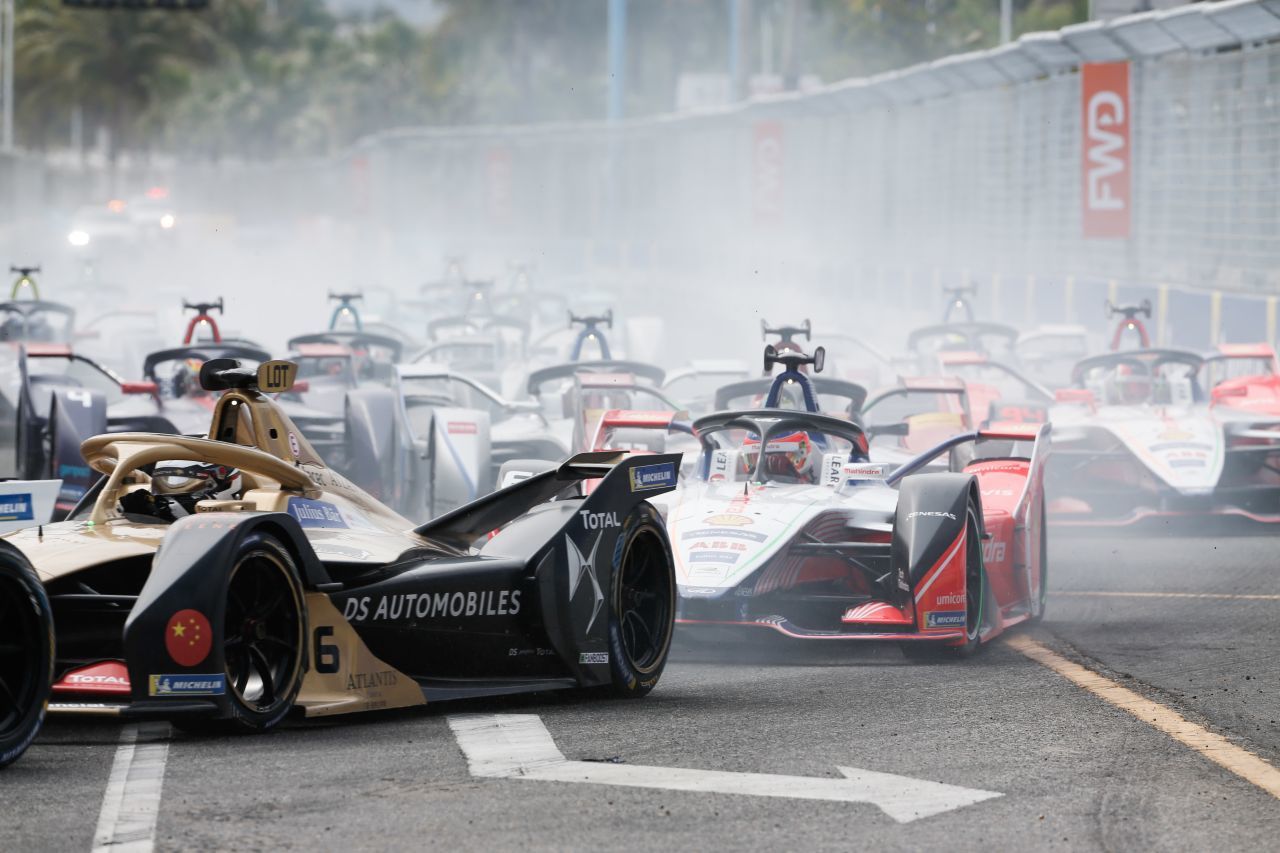 Der Start lässt erahnen, wie eng es in jedem Lauf der Formel E zugeht.