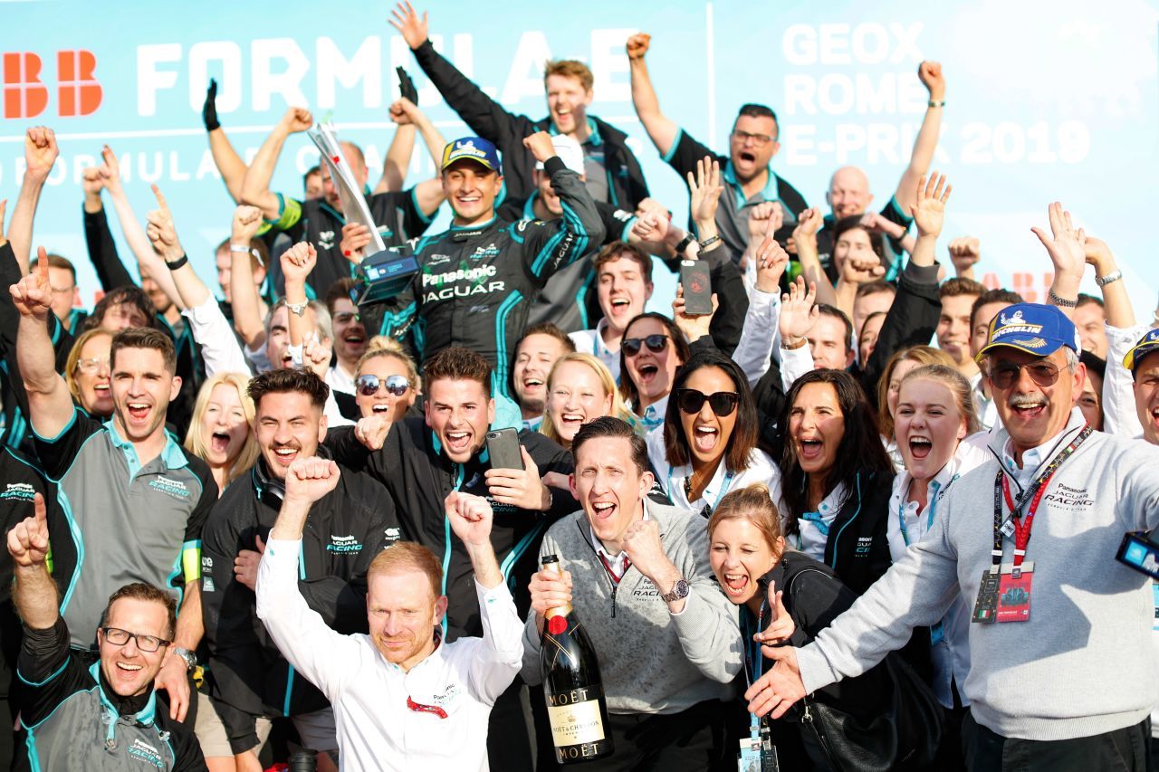 Panasonic Jaguar Racing jubelt über den ersten Sieg des Teams in der hochspannenden Formel E.