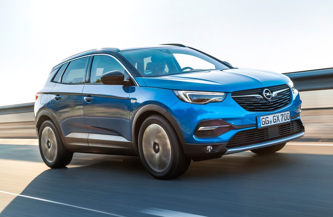 Bei größeren Autos gibt es künftig immer Plug-in-Hybrid – den Anfang macht der Grandland X noch heuer.
