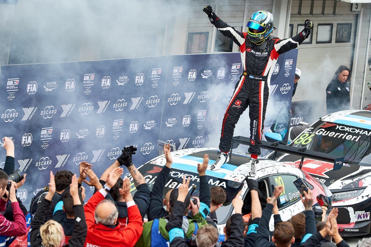 Sternstunde einer Karriere: Honda-Pilot Néstor Girolami holt sich am Hungaroring den ersten Sieg seiner WTCR-Laufbahn.