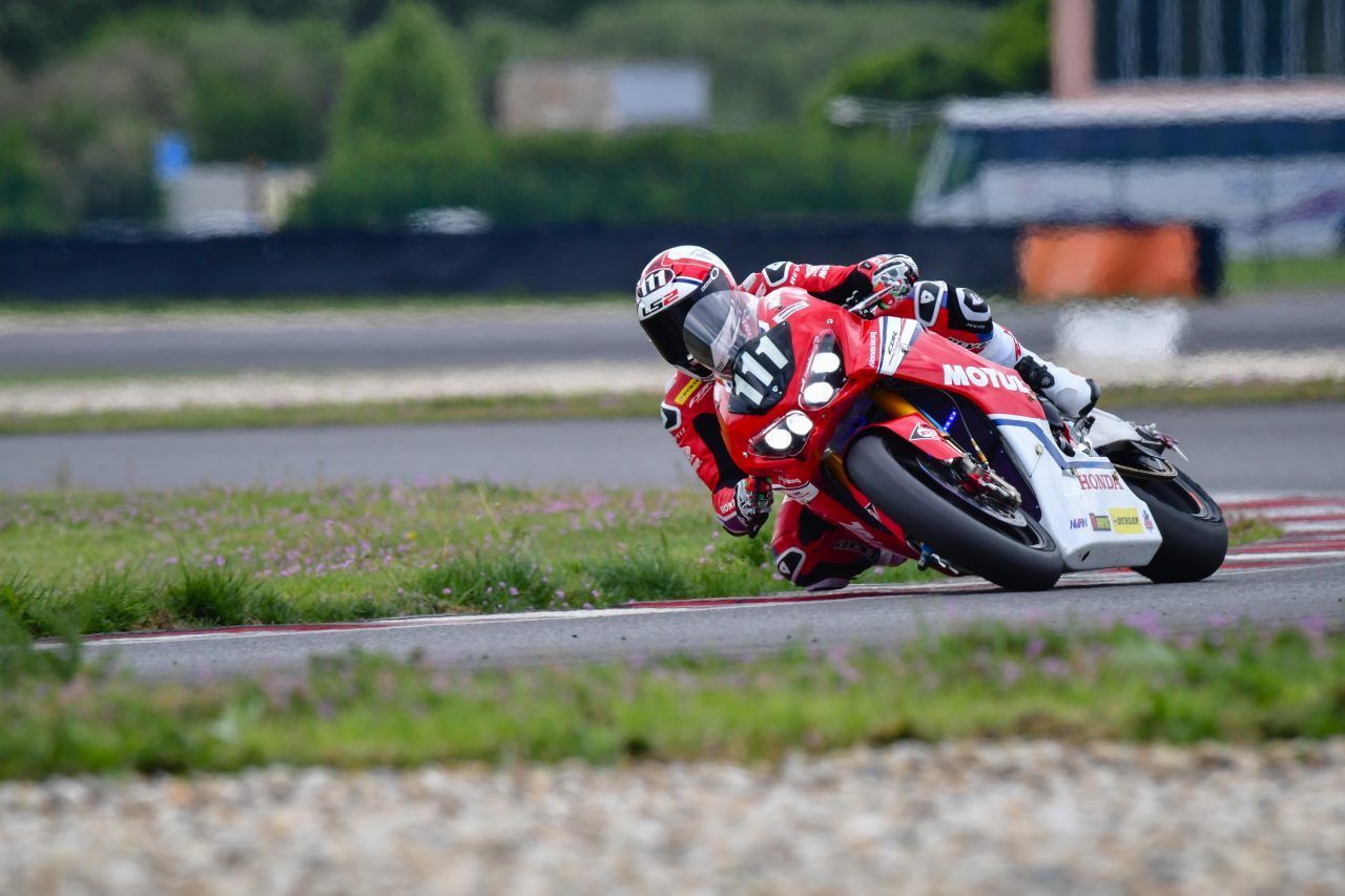 ... die Honda-Bikes rasen am Slowakiaring.